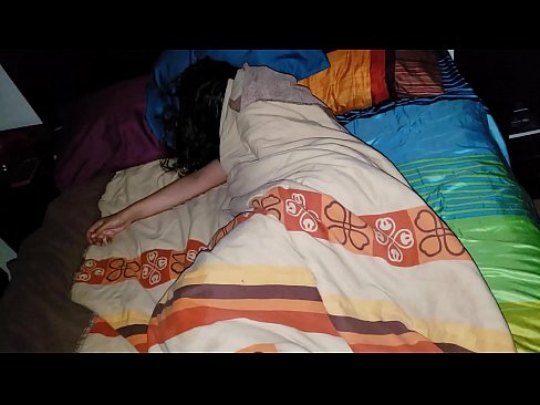 ❤️ Anak tiri berating ibu tiriné enom nalika dheweke turu. ☑ Video seks ing jv.samoanalitika.ru ﹏